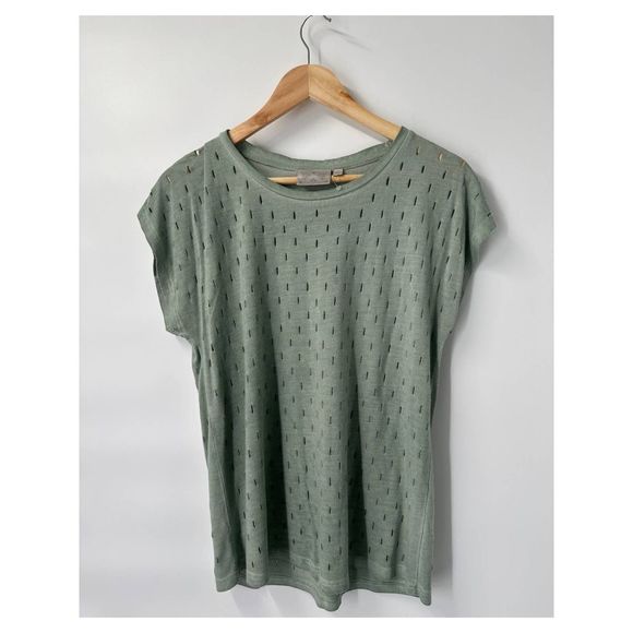 NWOT Dantelle Green Crew Neck‎ Short Sleeve Perforated Shirt Medium - Picture 6 of 7